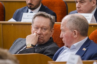 Евгений Солнцев впервые отчитался перед депутатами Заксобрания